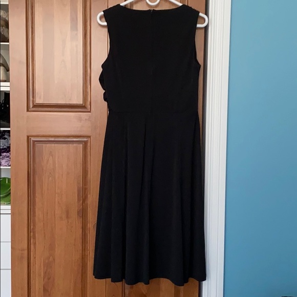 Elegant Black Dress - Picture 2 of 3